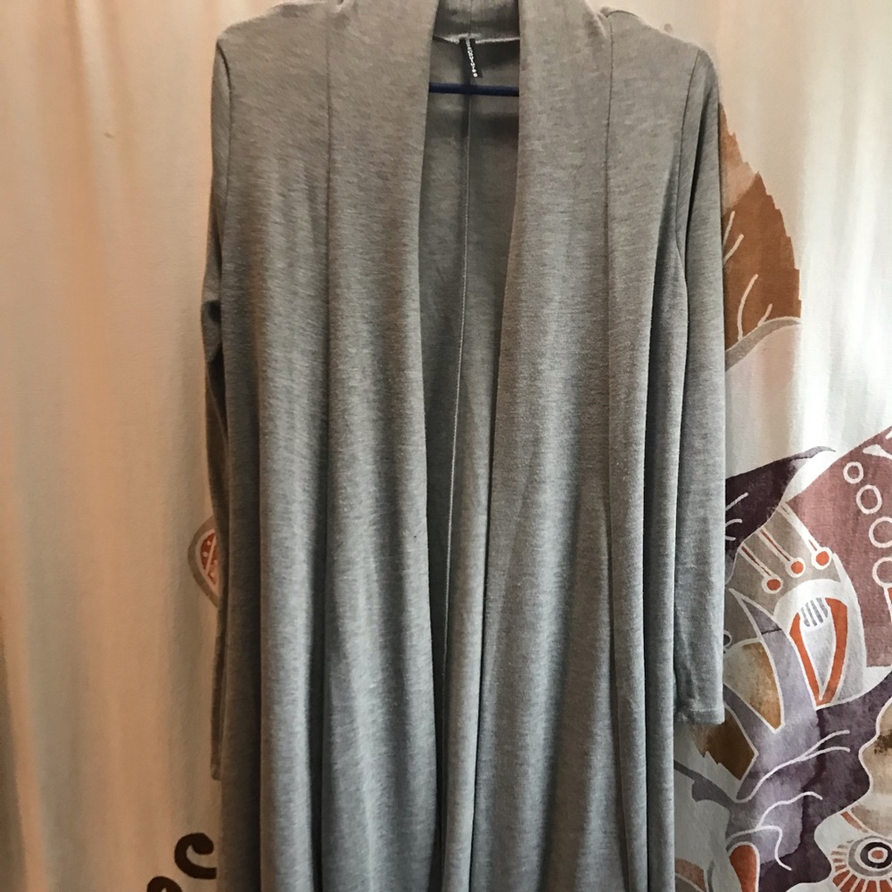 Grey knee length long sleeve cardigan
